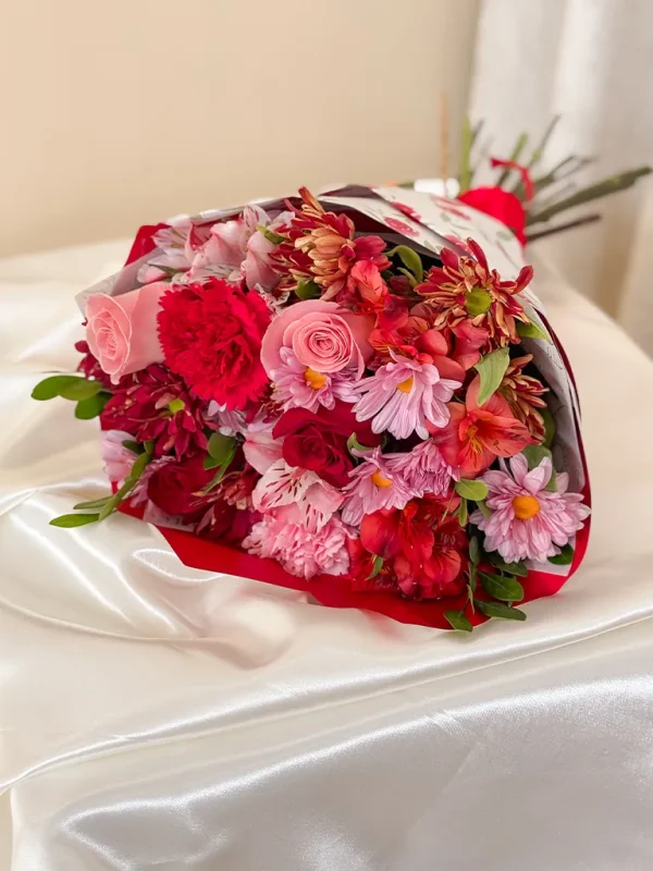 ramo de flores rojas con rosado 14 de febrero