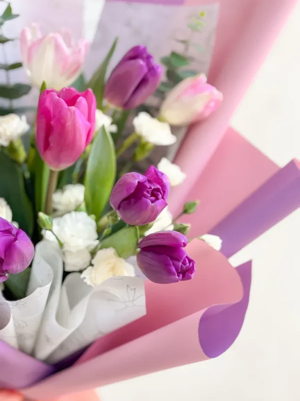 ramo tulipanes morados