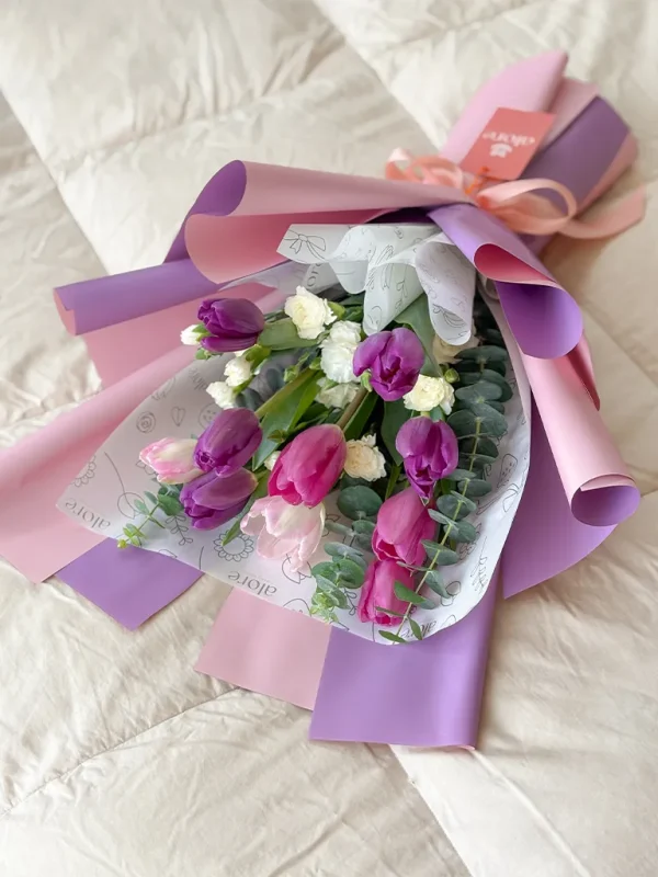 ramo tulipanes morados y claveles