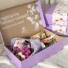 caja con ramo de flores y chocolates dia de la madre