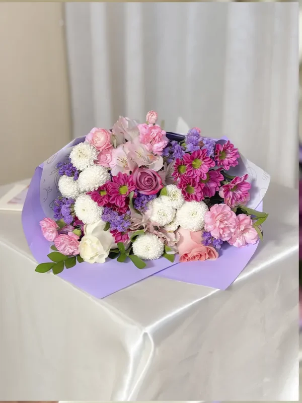 flores lilas con rosadas y blancas