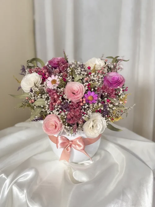 maceta de flores secas por el dia de la madre