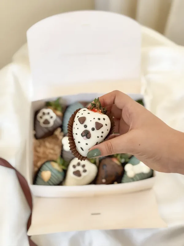 fresas decoradas con figura de perrito