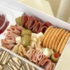 quesos galletas y embutidos