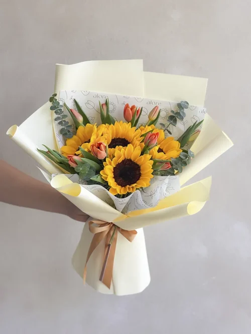 ramo de girasoles con tulipanes