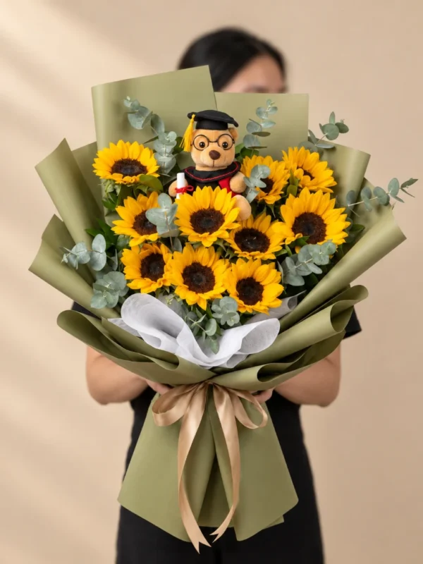 ramo de girasoles con peluche de graduacion verde